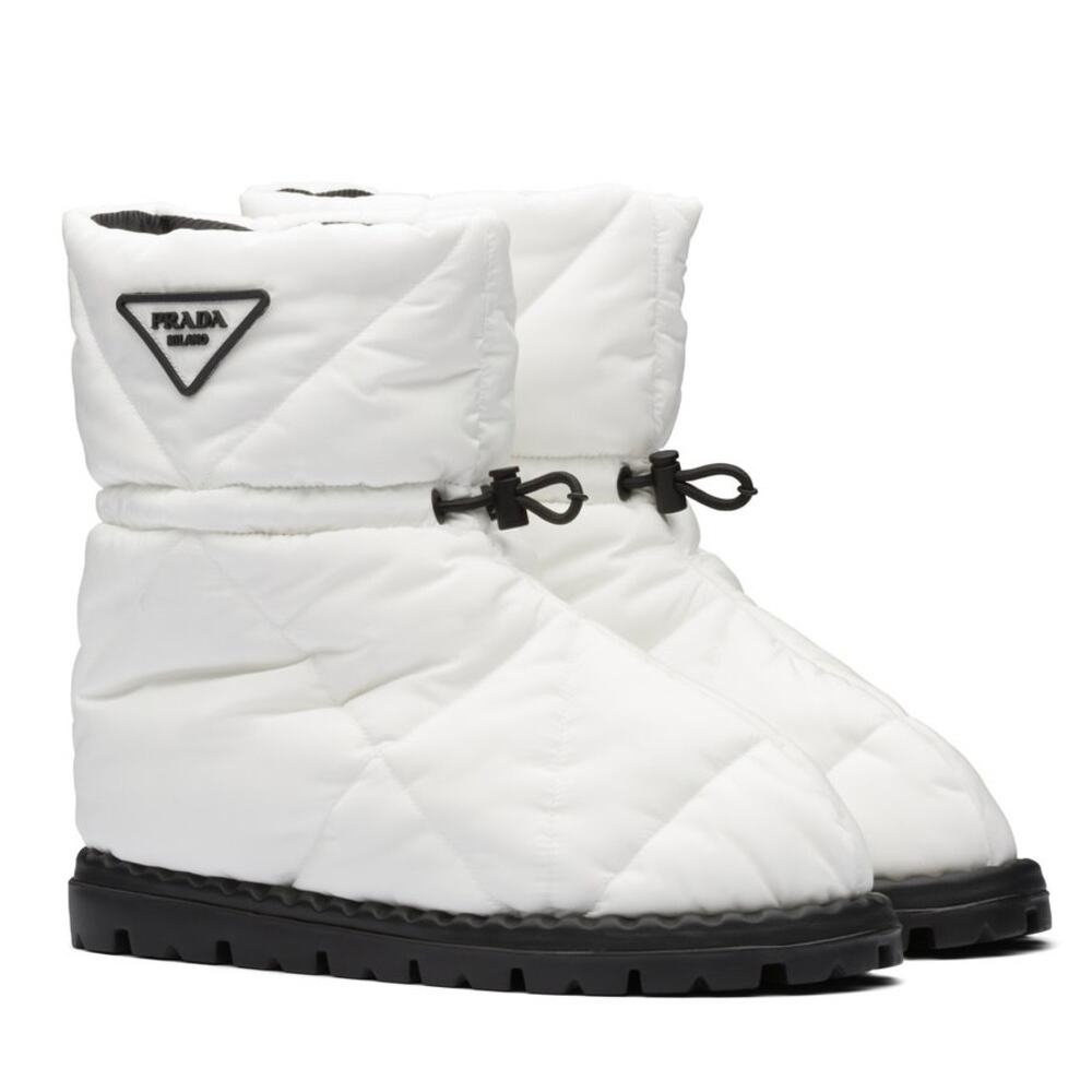 NWOT Prada Quilted Puffer Snow Booties (SZ 40)